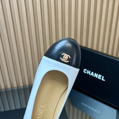 CHANEL 25S BALLET FLATS IN WHITE AND BLACK LAMBSKIN GOLD HARDWARE