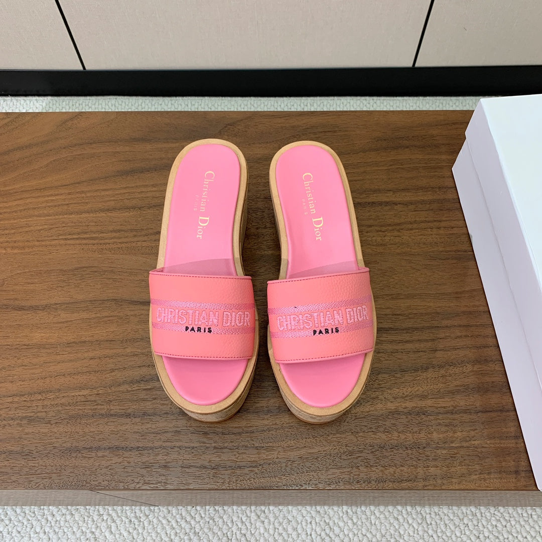 DIOR 25S DWAY WEDGE SLIDE 90 MM IN PINK CALFSKIN