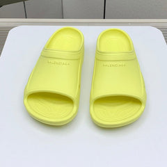 POOL CROCS IN MANZ YELLOW RUBBER