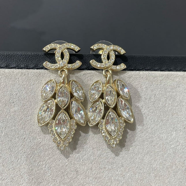 CHANE SMALL FRAGRANCE WHEAT GOLD DIAMOND EARRINGS