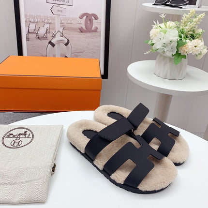 Chypre Sandal Beige shearling insole Black goatskin lining