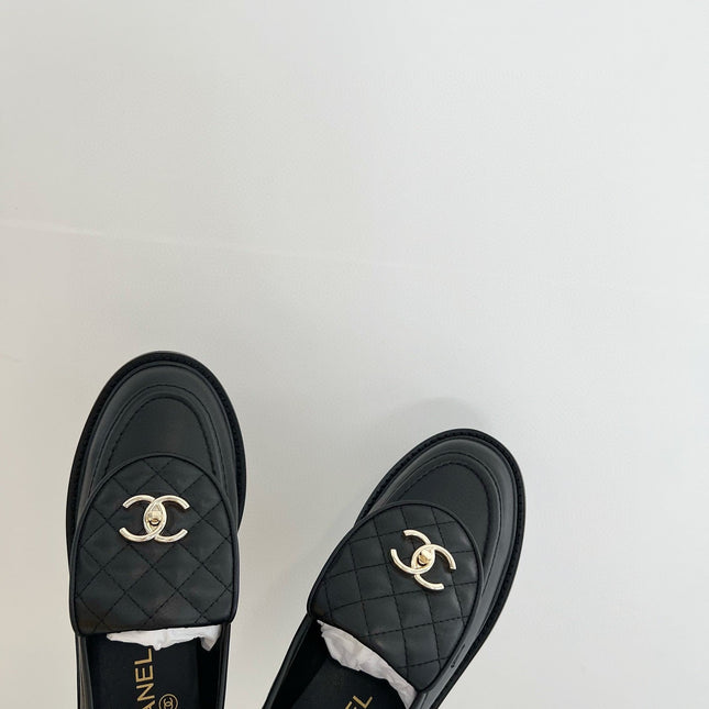 Moccasins Black Quilted Calfskin Gold CC